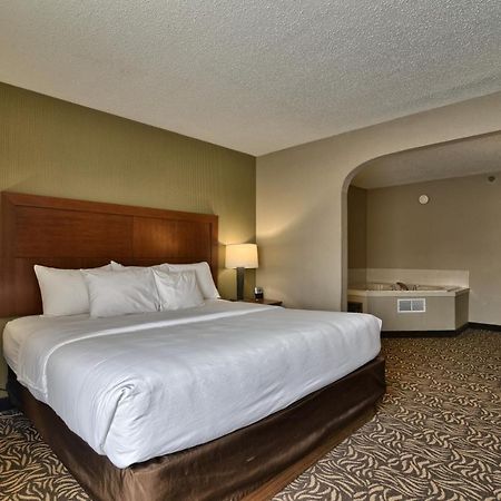 Clarion Inn & Suites - University Area Cortland Zewnętrze zdjęcie