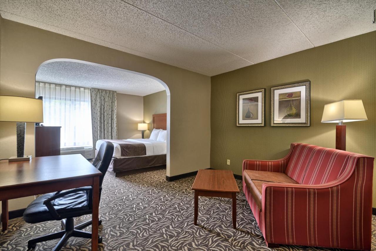 Clarion Inn & Suites - University Area Cortland Zewnętrze zdjęcie