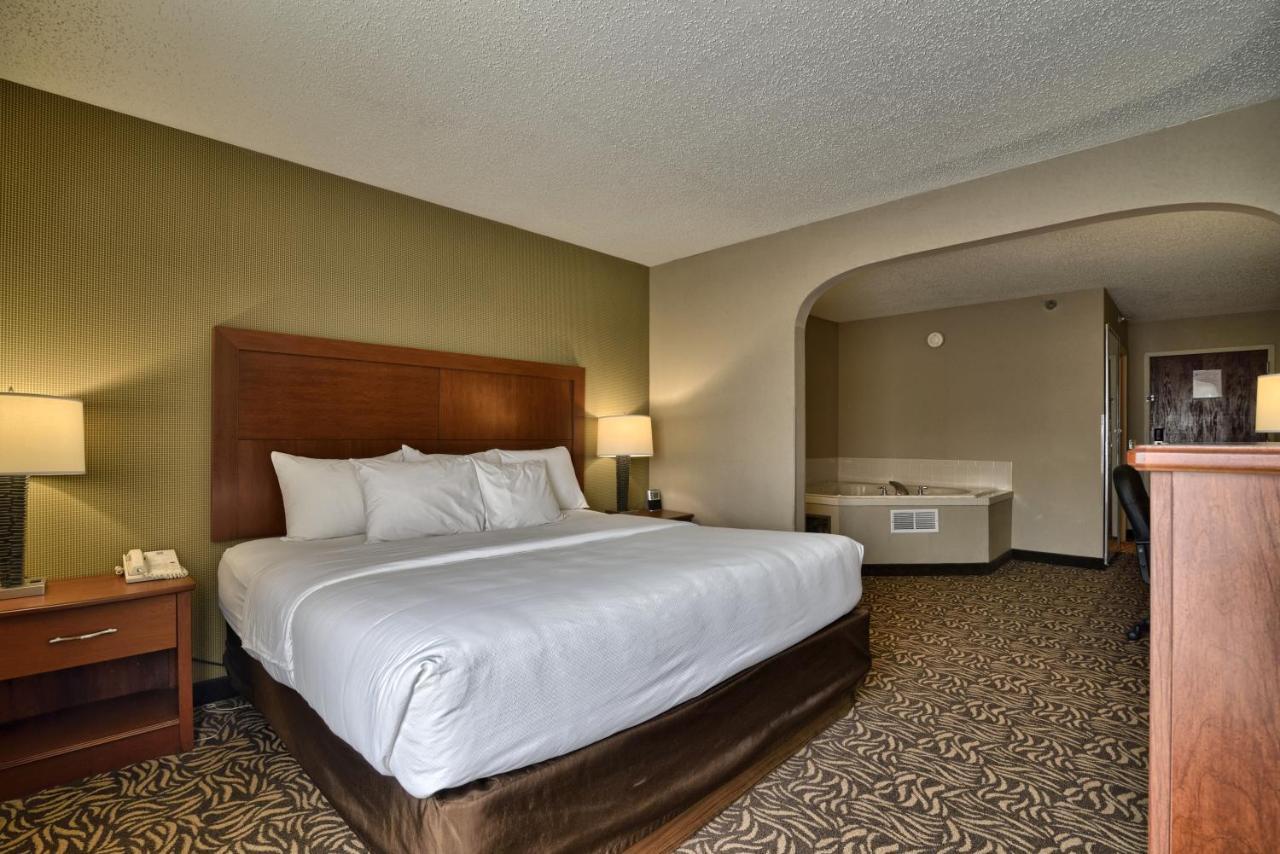 Clarion Inn & Suites - University Area Cortland Zewnętrze zdjęcie