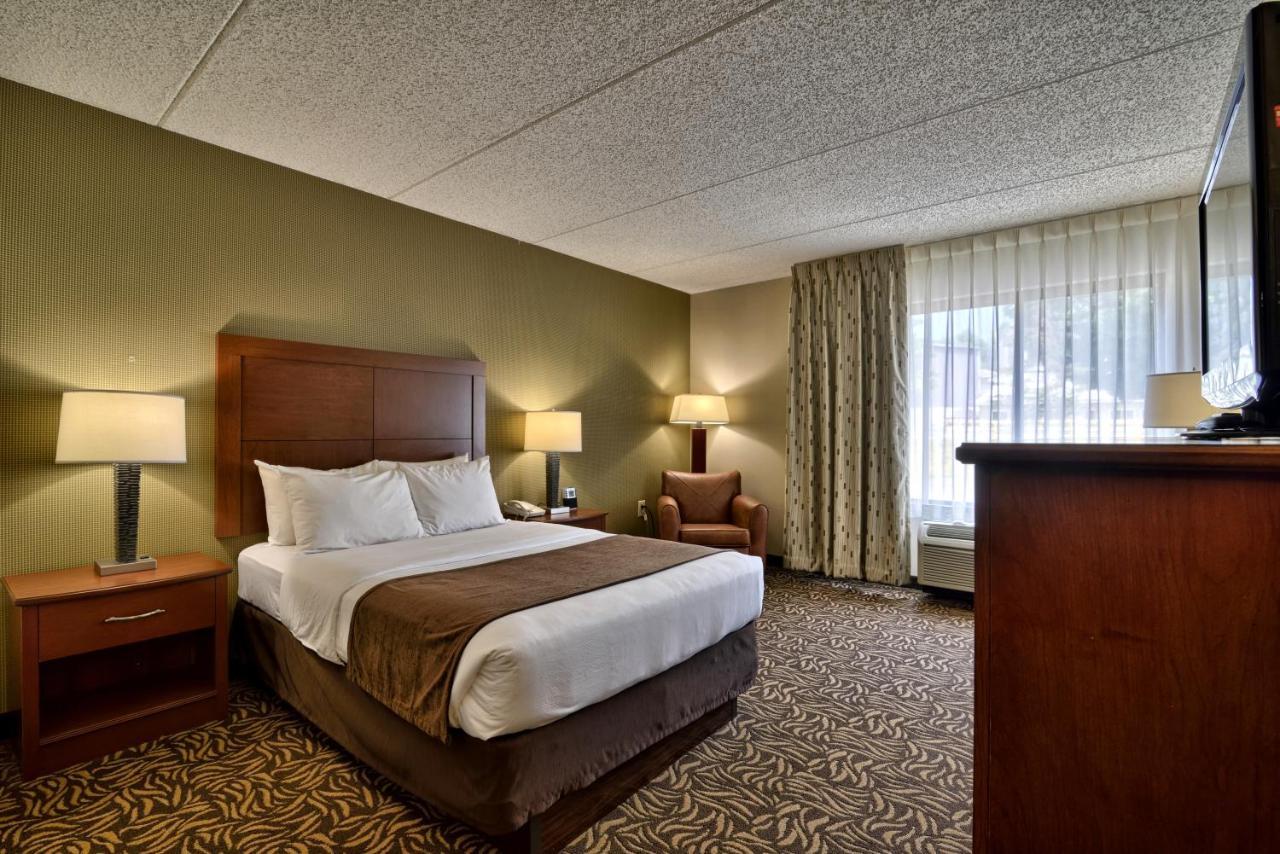 Clarion Inn & Suites - University Area Cortland Zewnętrze zdjęcie
