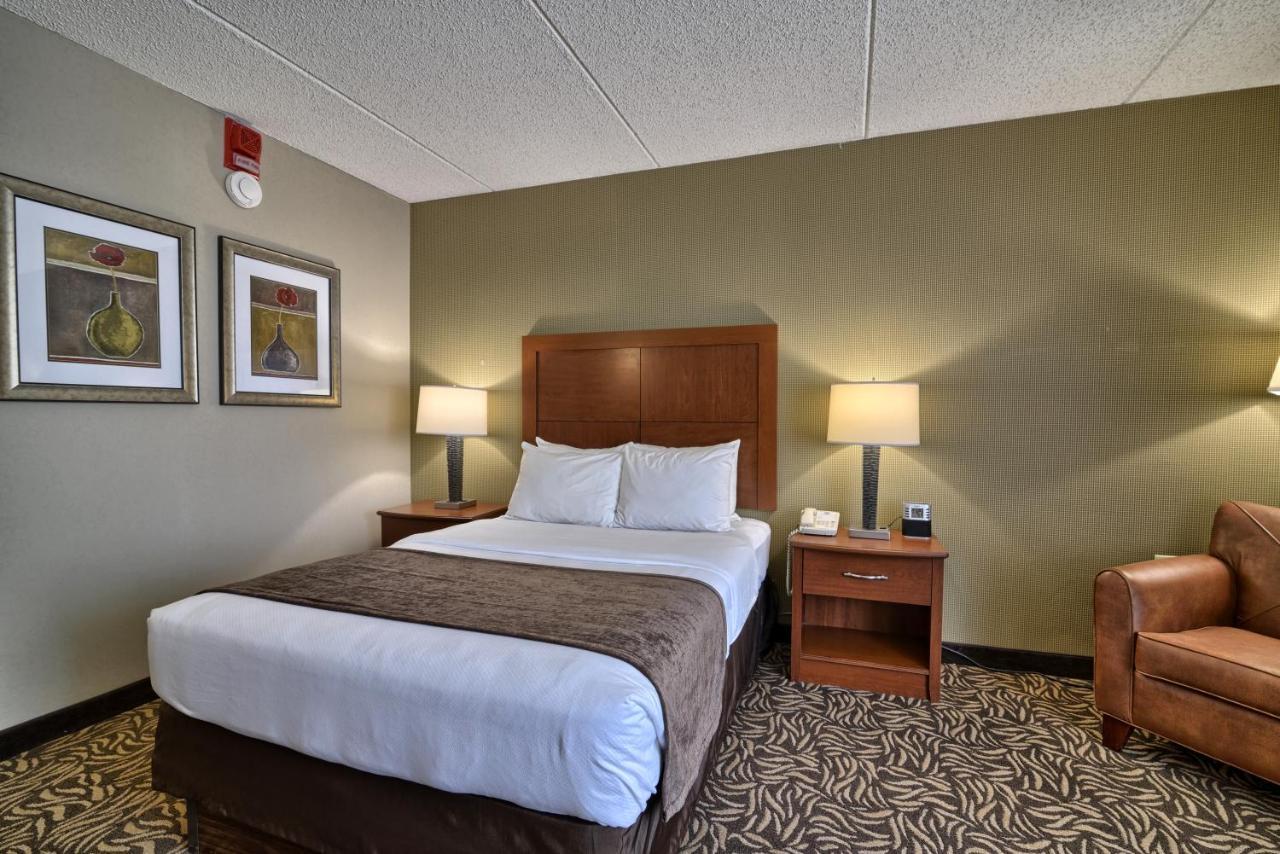 Clarion Inn & Suites - University Area Cortland Zewnętrze zdjęcie