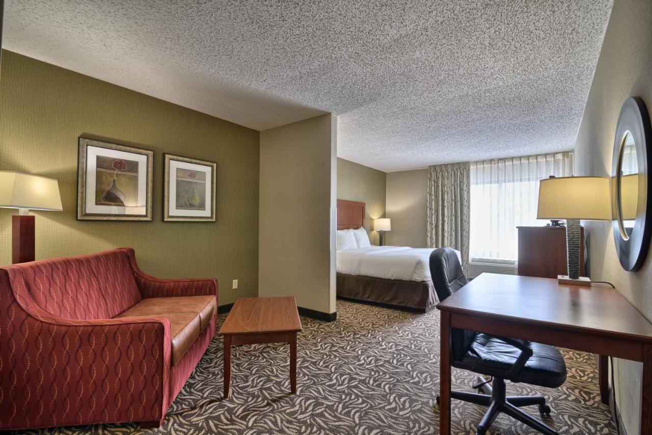 Clarion Inn & Suites - University Area Cortland Zewnętrze zdjęcie