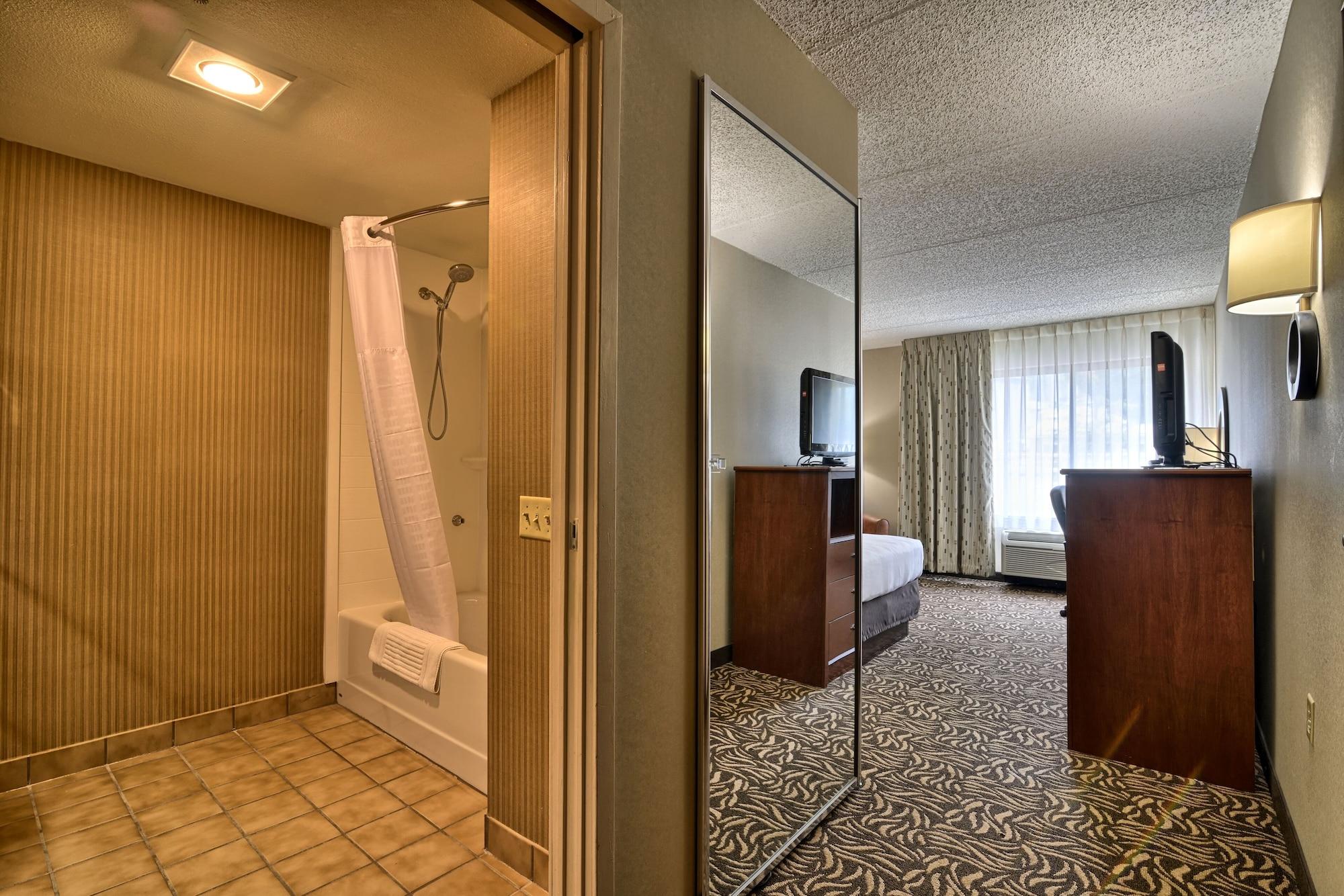Clarion Inn & Suites - University Area Cortland Zewnętrze zdjęcie