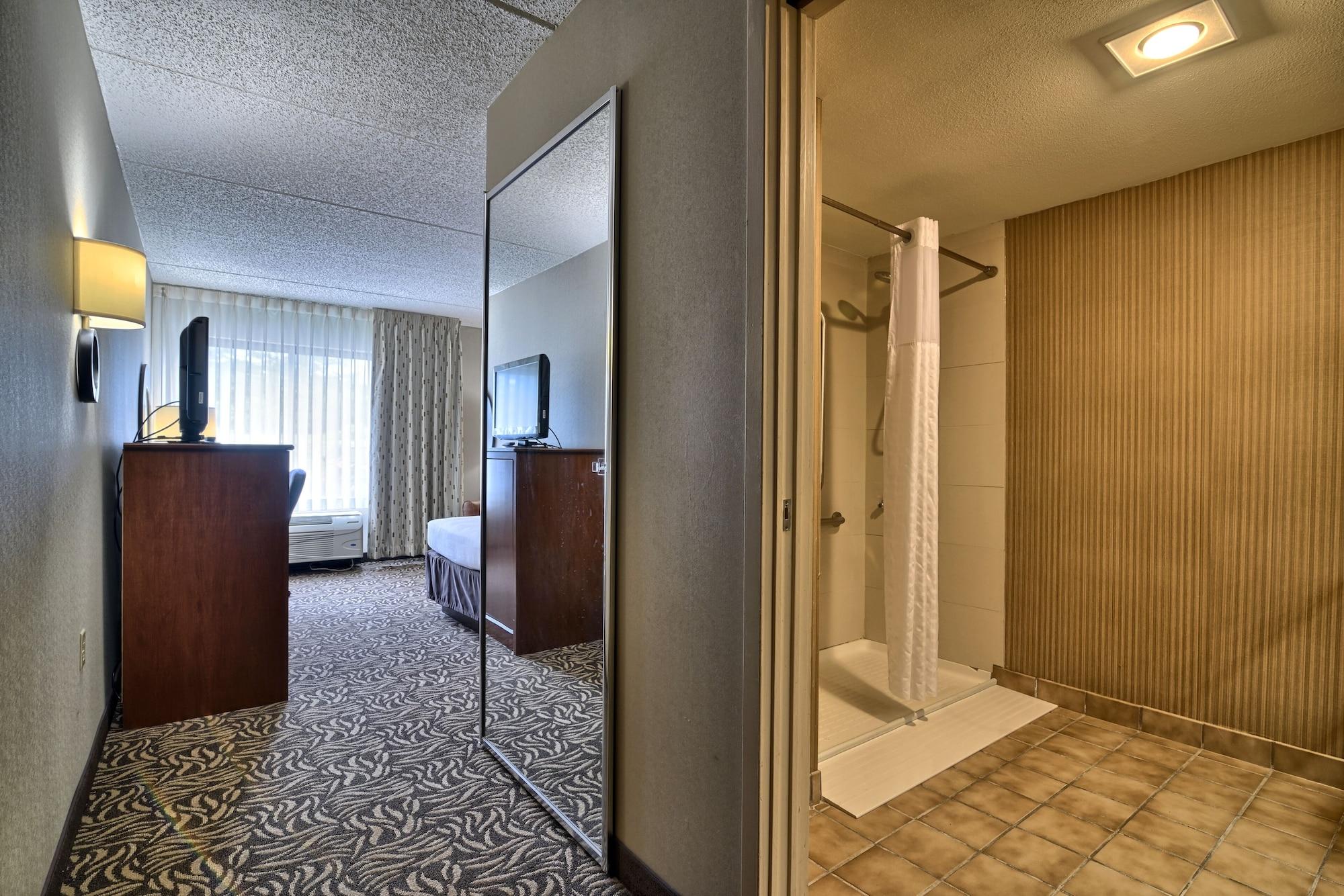Clarion Inn & Suites - University Area Cortland Zewnętrze zdjęcie