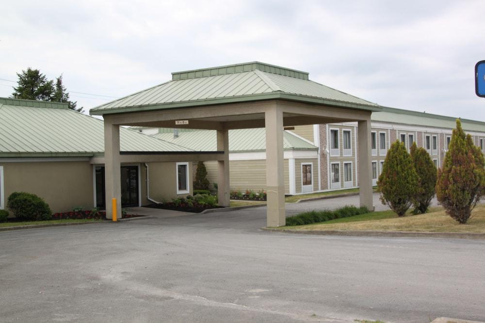 Clarion Inn & Suites - University Area Cortland Zewnętrze zdjęcie
