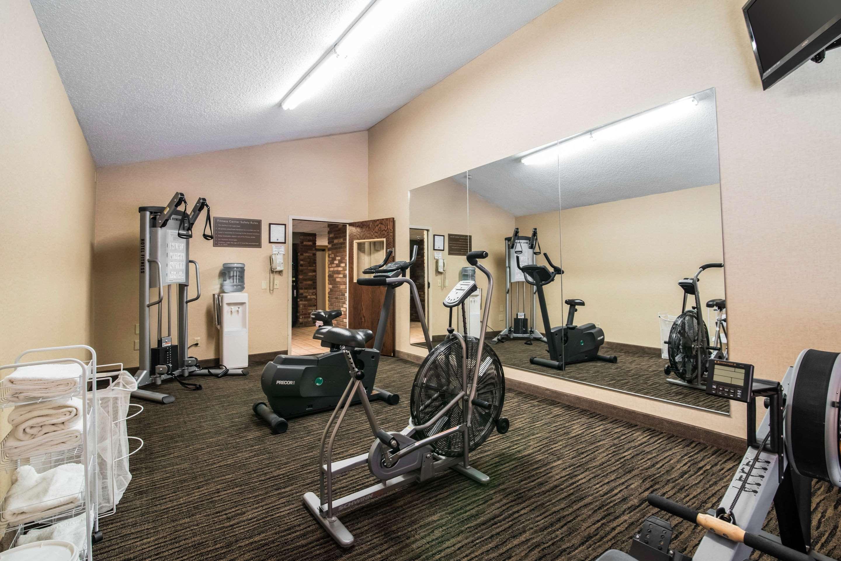 Clarion Inn & Suites - University Area Cortland Zewnętrze zdjęcie