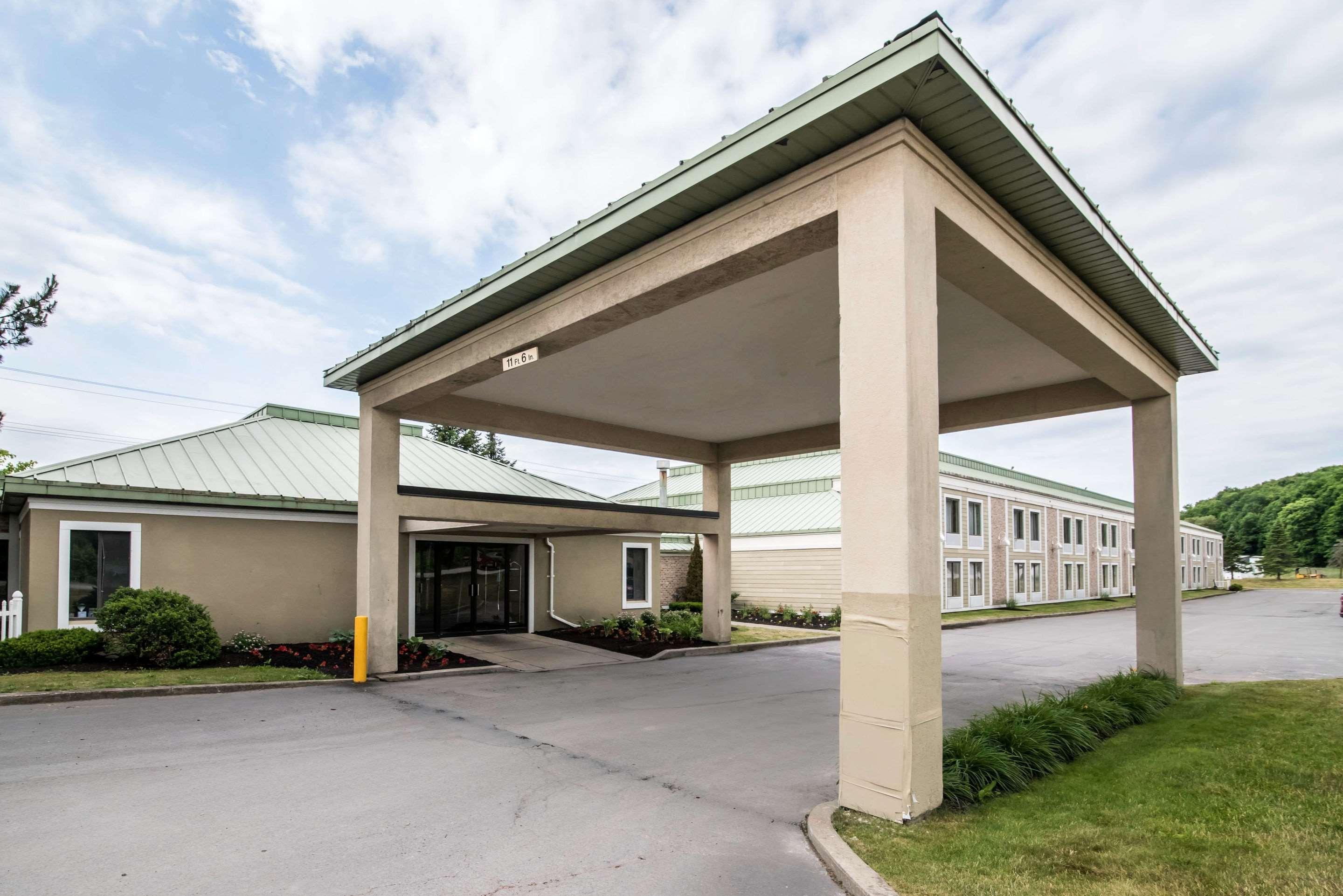 Clarion Inn & Suites - University Area Cortland Zewnętrze zdjęcie